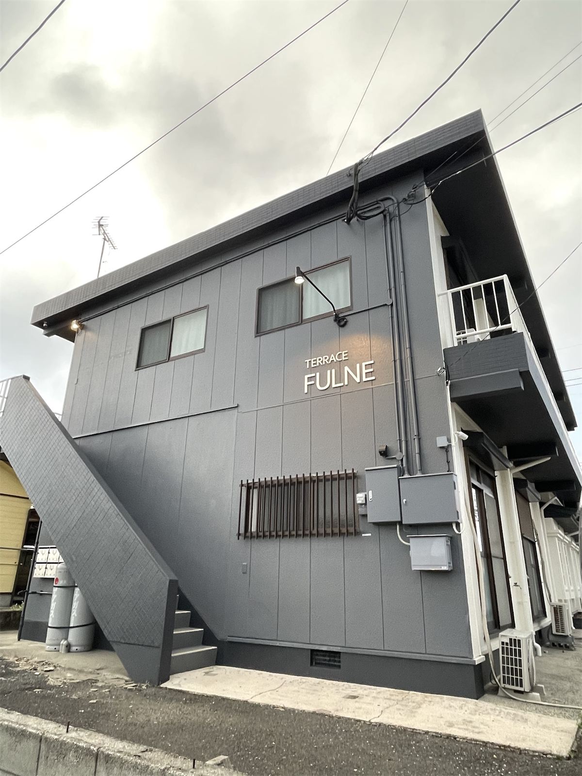 TERRACE FULNE(鹿屋市 寿)の昼の外観