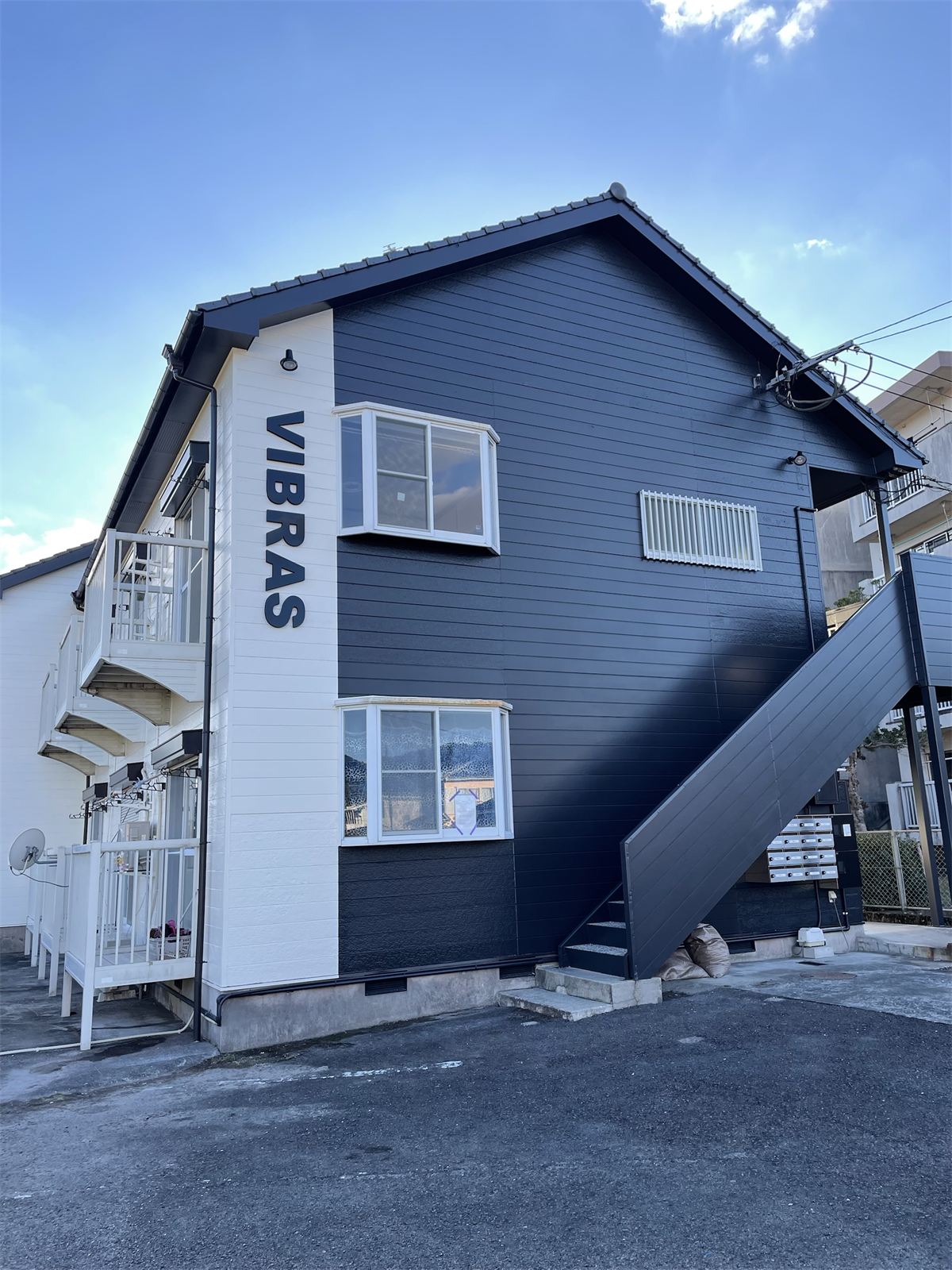 VIBRAS(霧島市 国分清水)の昼の外観
